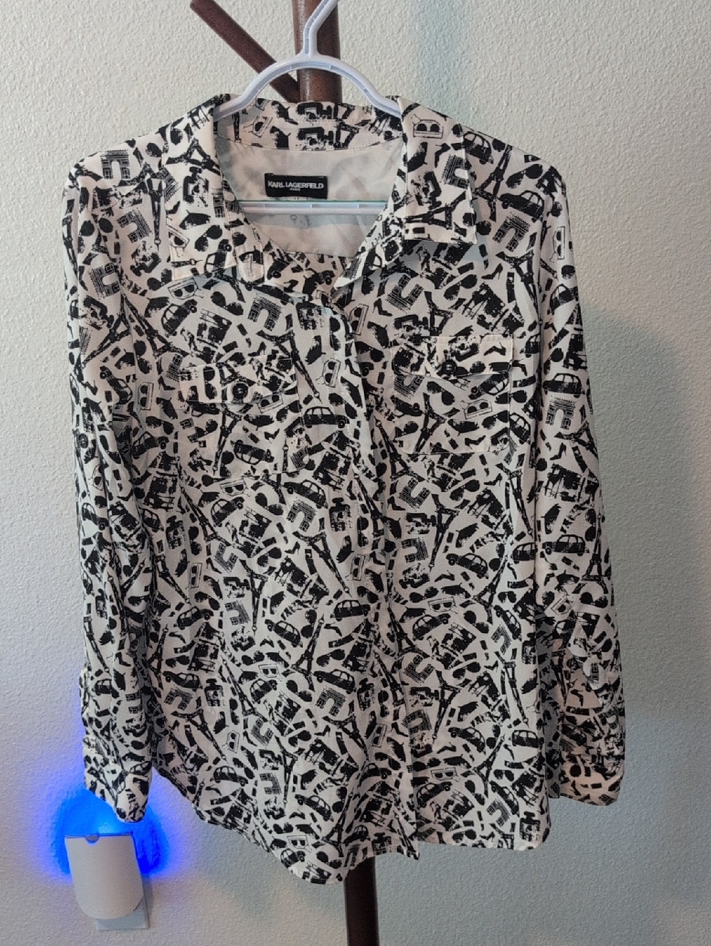 Karl Lagerfeld Black & White Graphic Print Button-Down Blouse